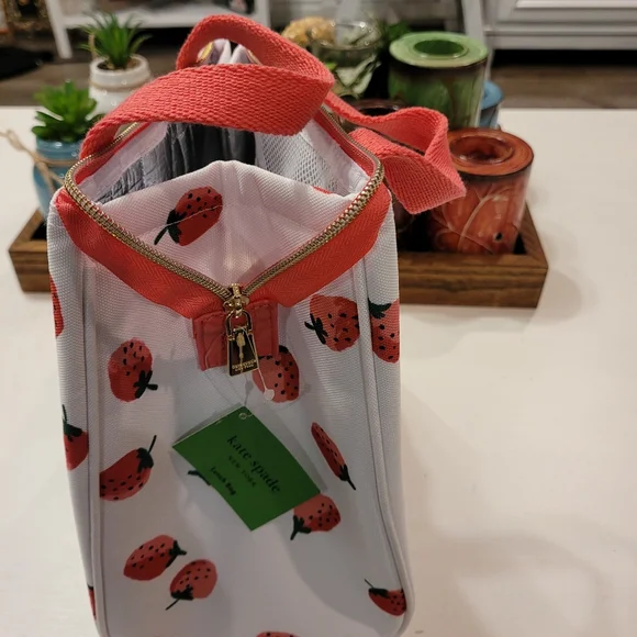 Nwt-Kate Spade Insulated White Wite With Red Strawberries Lunch bag - Picture 9 of 9